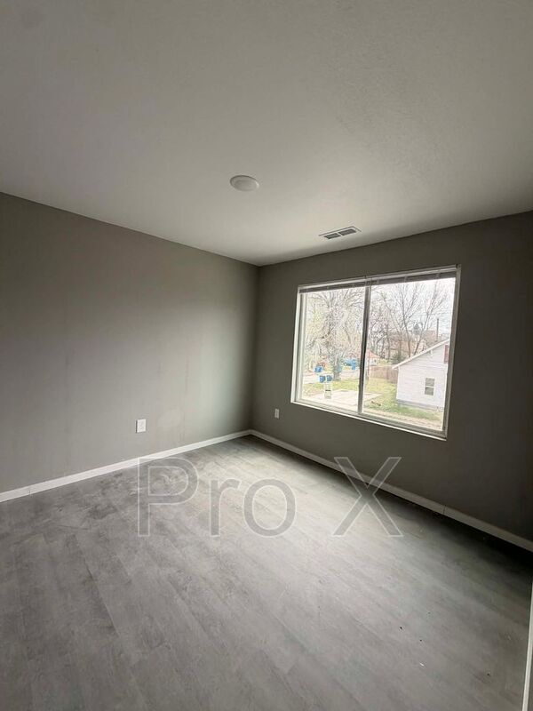 Building Photo - 117-121 S Byers Apartments