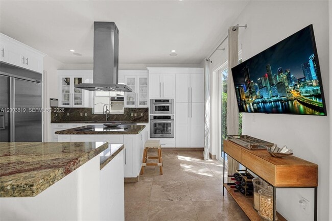 Building Photo - 2143 N Bay Rd