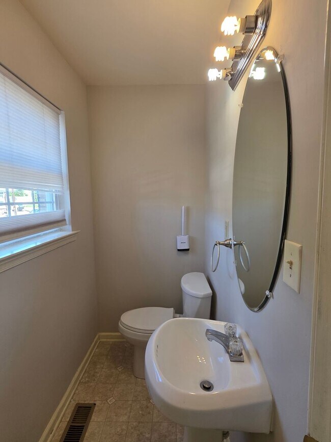 Building Photo - Browntown Twin Home