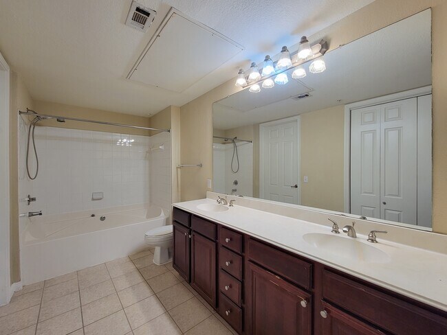Building Photo - 7575 Kirby Dr