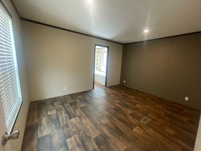 Building Photo - Renovated 3 Bedroom 2 Bath Trailer for Rent!