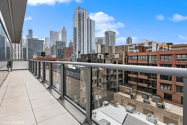 Building Photo - 640 N Wells St