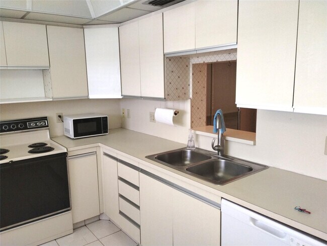 Building Photo - 3404 Bimini Ln