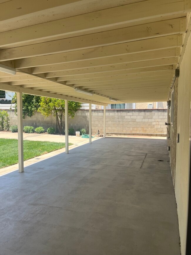 Building Photo - 8039 Cantaloupe Ave