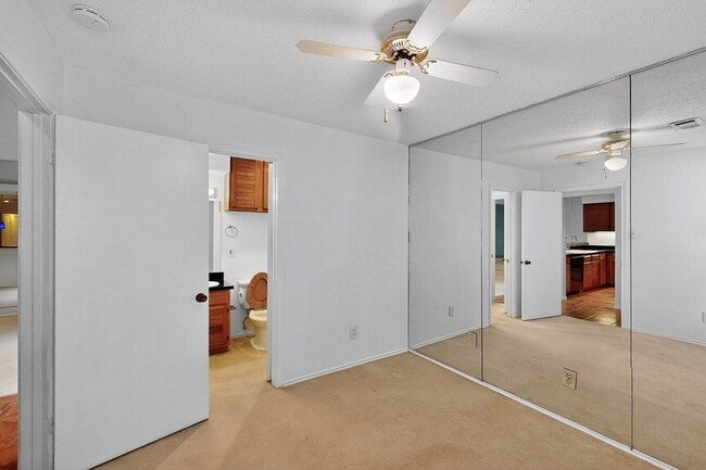 Building Photo - Spacious Townhome with Lake Views on a Pri...