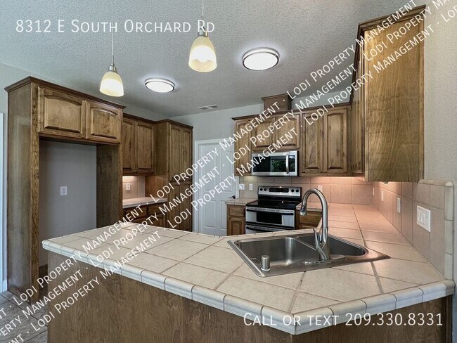 Building Photo - 8312 E Orchard Rd