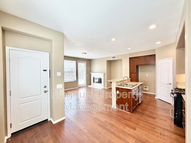 Building Photo - 28853 Sarasota Way