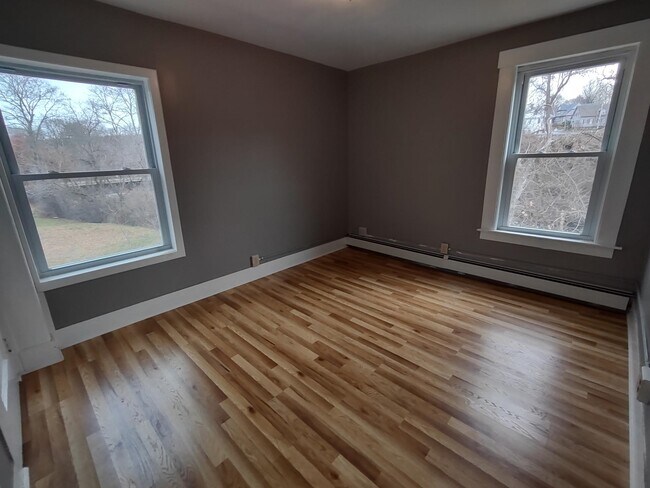 Building Photo - 16 Factory St