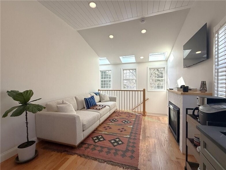 Building Photo - 4 Cliff Ave