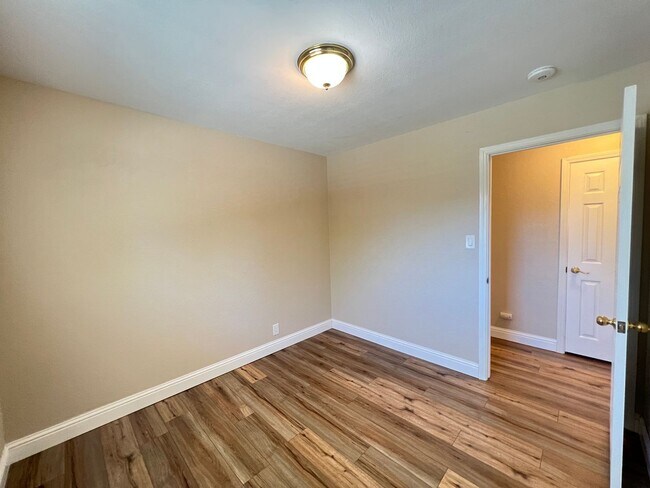 Building Photo - Single Story 3 bedroom In Cute Treelined Vallejo Neighborhood