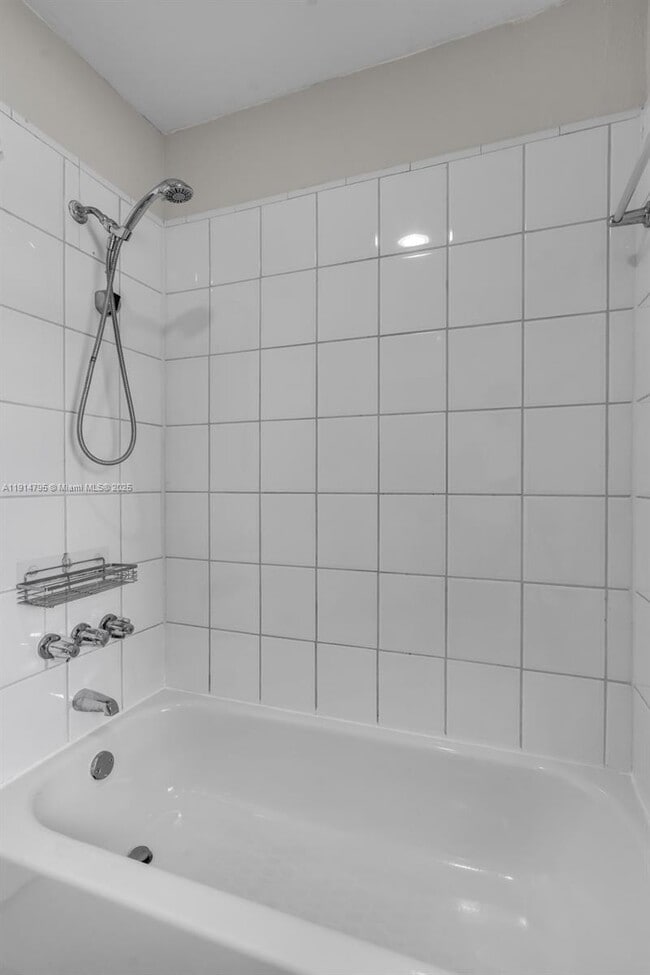 Building Photo - 314 NE 26th Terrace