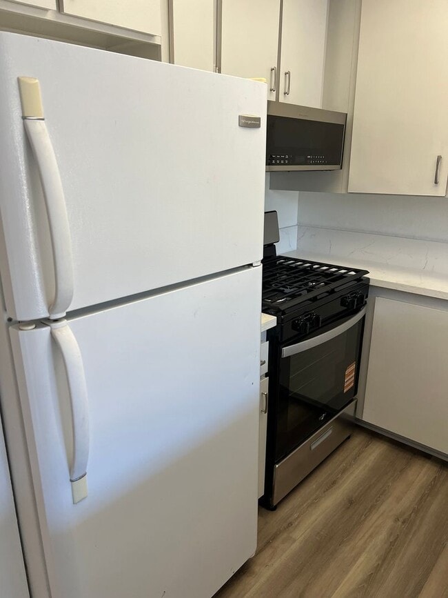 Building Photo - Upstairs Studio Condo in Huntington Harbor...