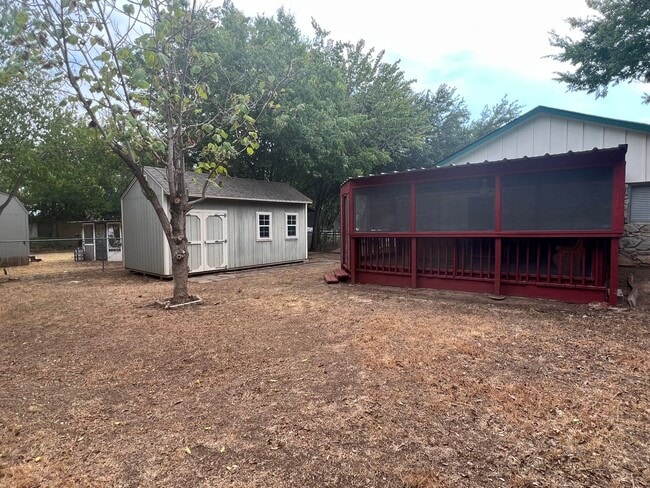 Building Photo - 814 W Bridge St