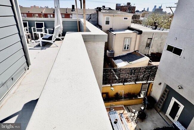 Building Photo - 2005 N Mascher St