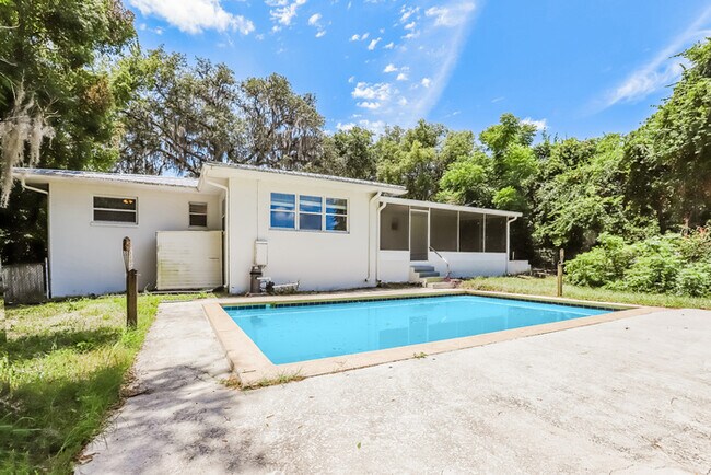 Building Photo - 3 Bedroom Home with Private Pool in Inverness