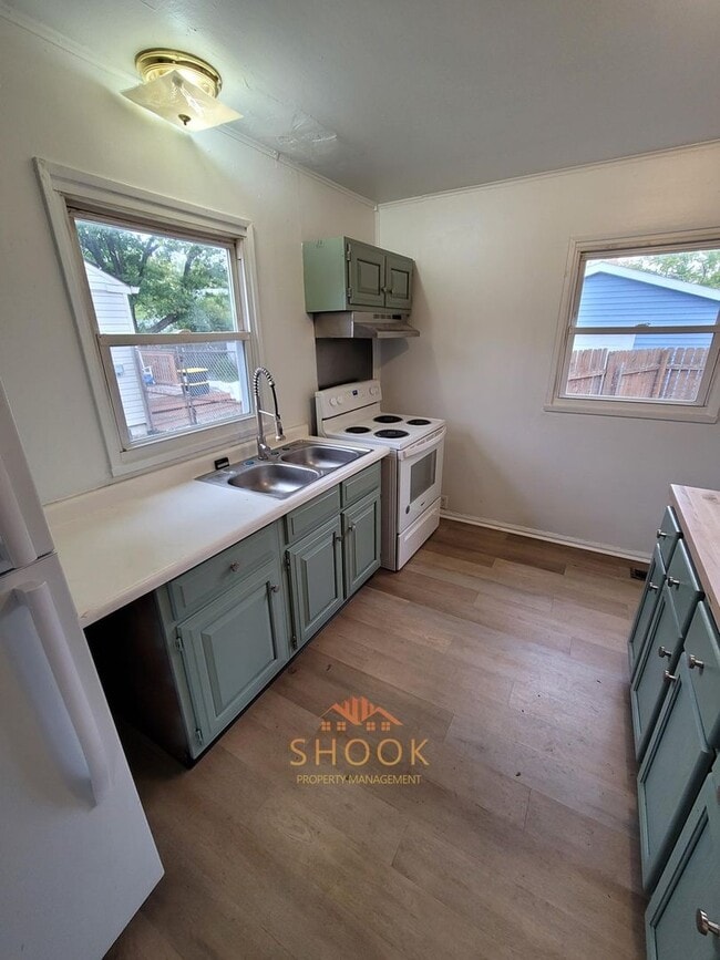 Building Photo - FLIPPED 2 BR HOME, CENTRALLY LOCATED!