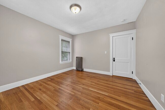 Building Photo - 156 W Adams St