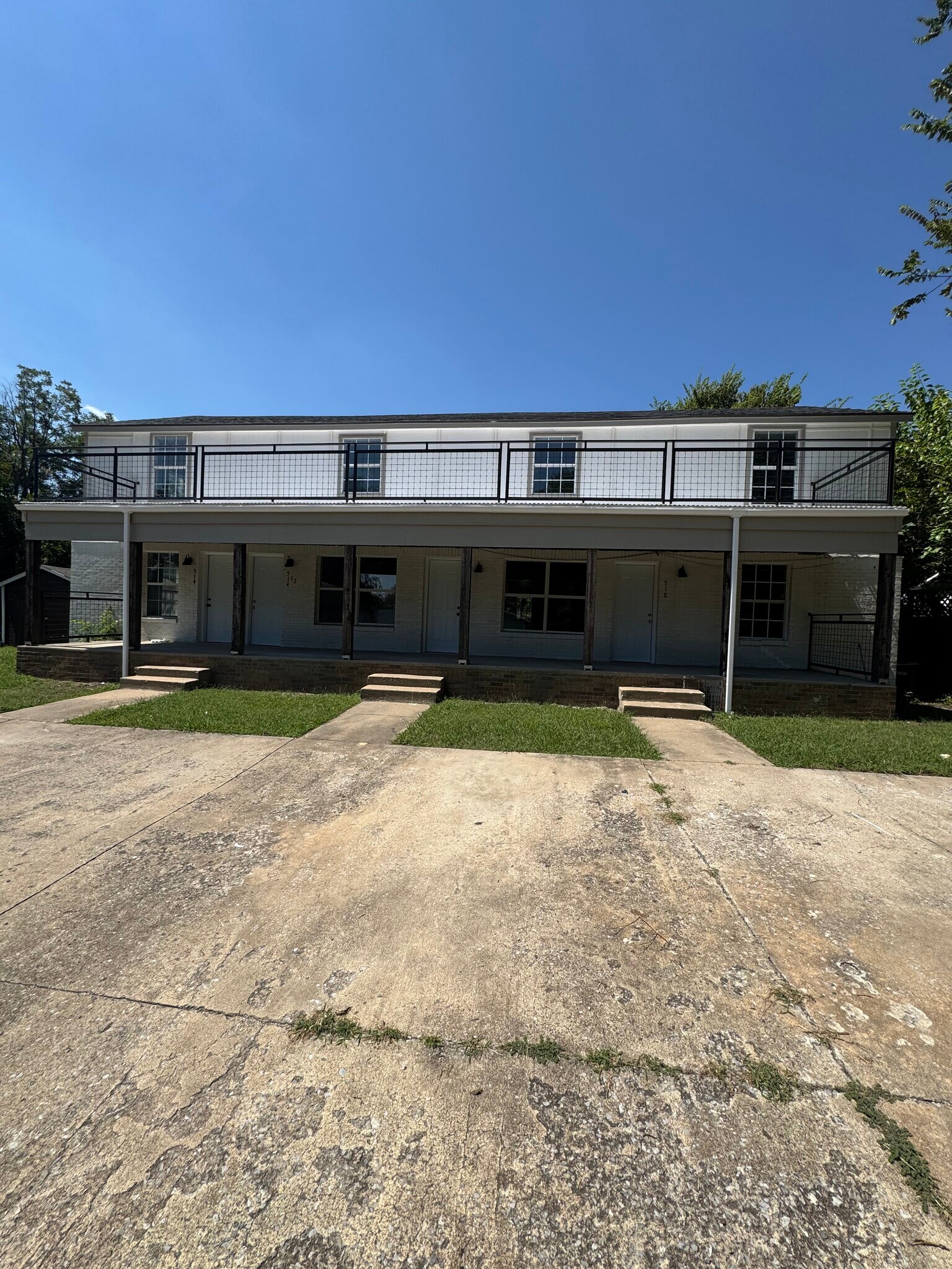 Building Photo - 514 N Ash Ave