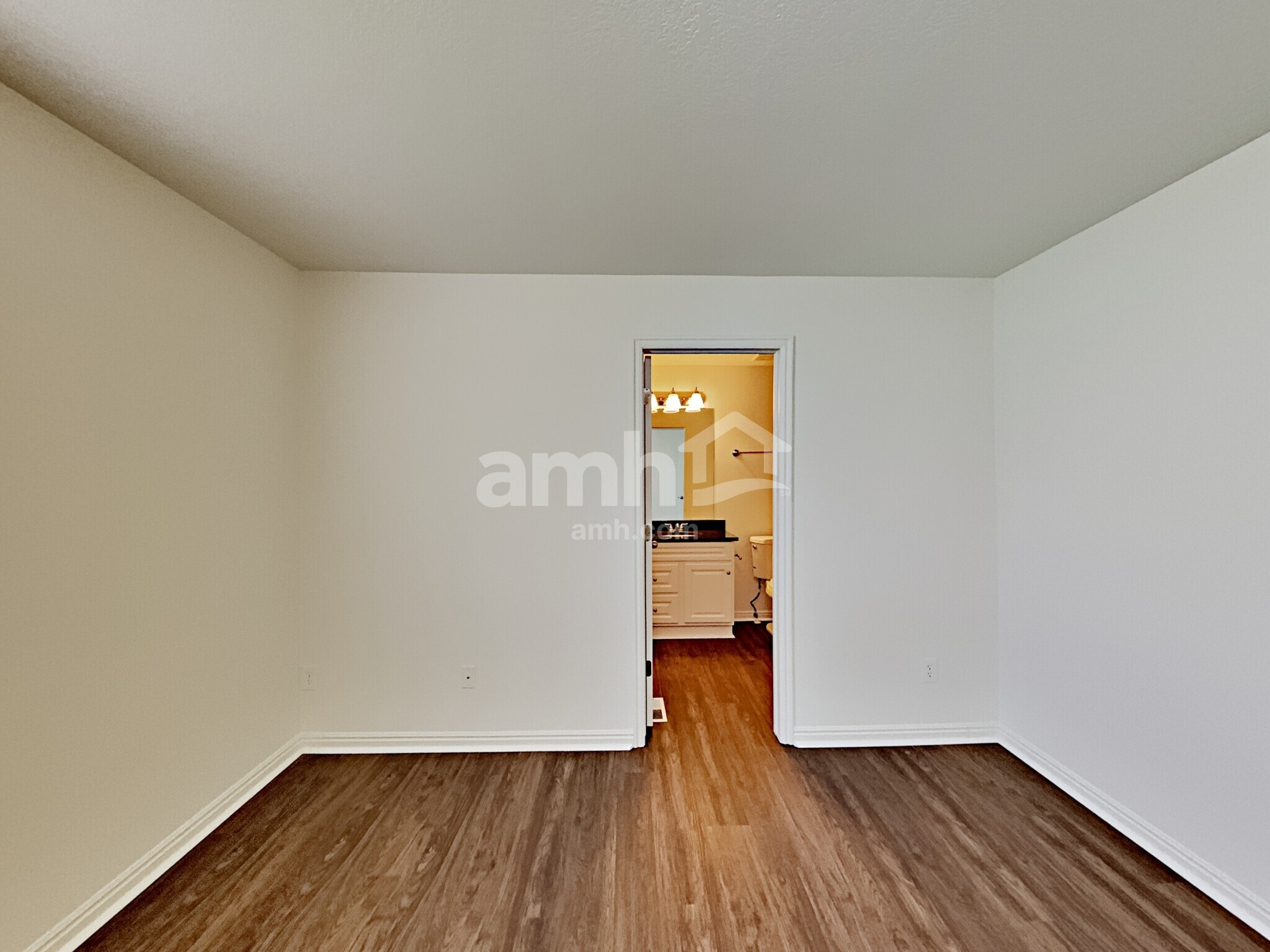 Building Photo - 4384 Maple Dr