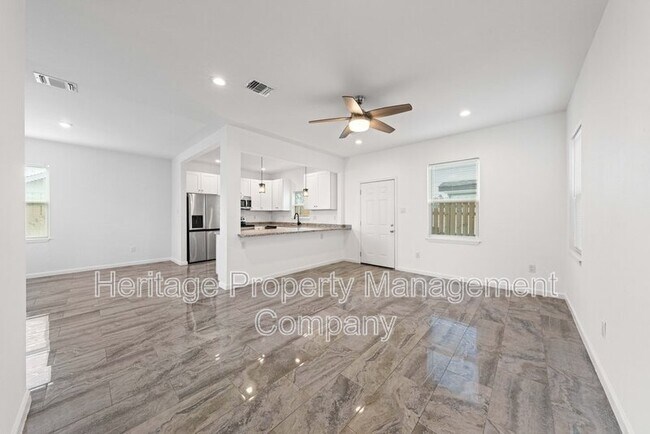 Building Photo - 323 Gabriel