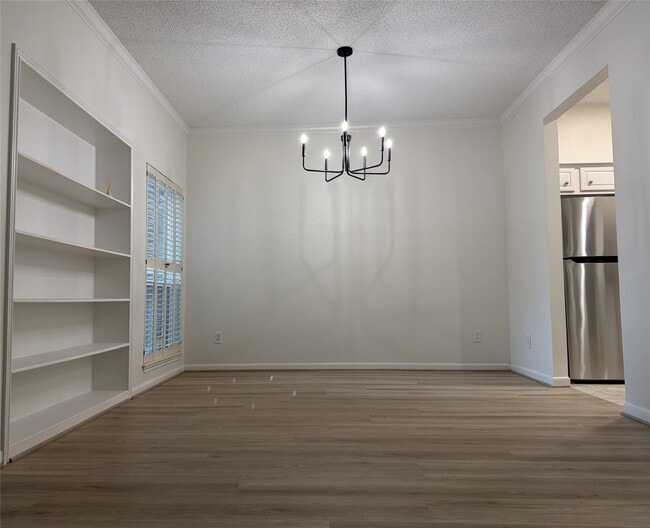 Building Photo - 1025 Fountain View Dr