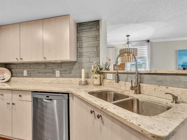 Building Photo - 1801 N Flagler Dr
