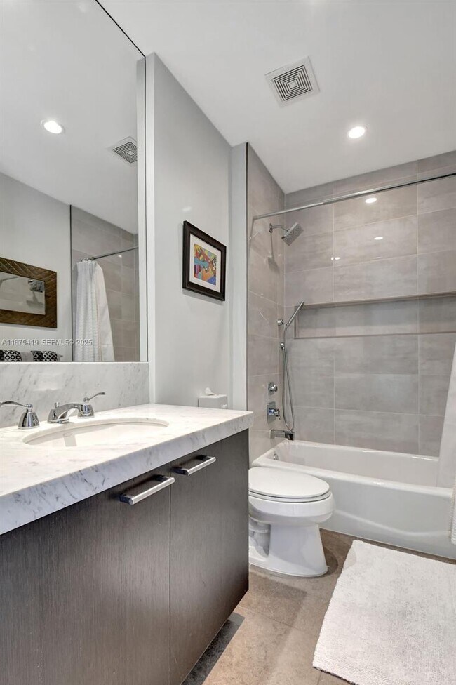 Building Photo - 110 SE 2nd St