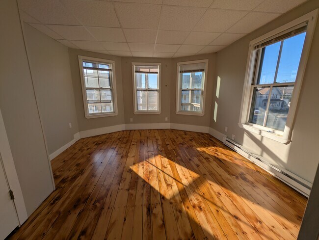 Building Photo - 103-107 SCHOOL ST