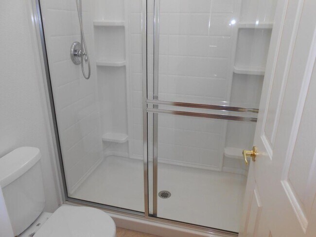 Building Photo - Spacious 2 Bedroom Home near Cactus and Ma...