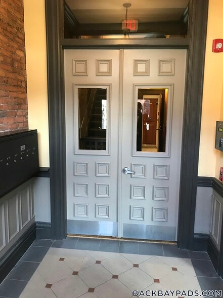 Building Photo - 270 Newbury St
