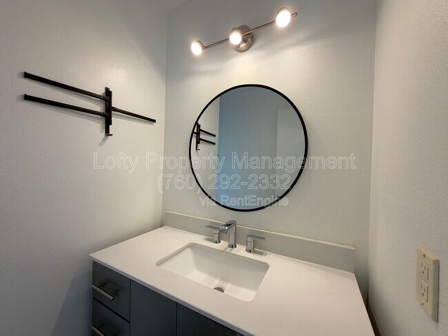 Building Photo - 450 W Vermont Ave