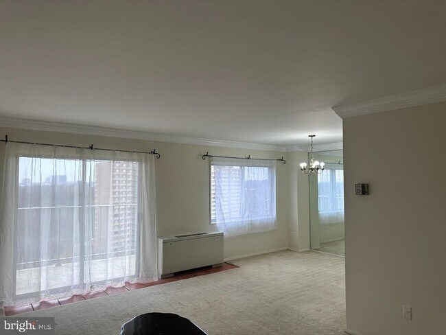 Building Photo - 1111 University Blvd W