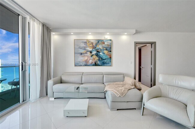 Building Photo - 4001S S Ocean Dr