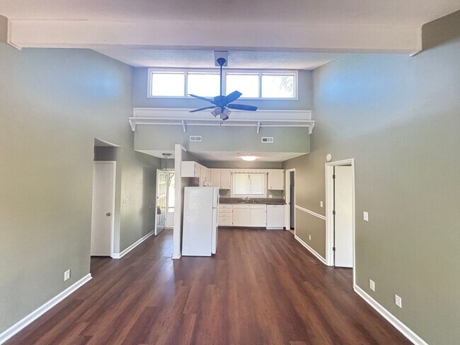 Building Photo - PET-FRIENDLY, THREE-BEDROOM IN SURFSIDE BEACH'S CAROPINES COMMUNITY IS AVAILABLE NOW!