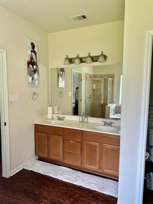 Building Photo - 18622 Each Elm Way