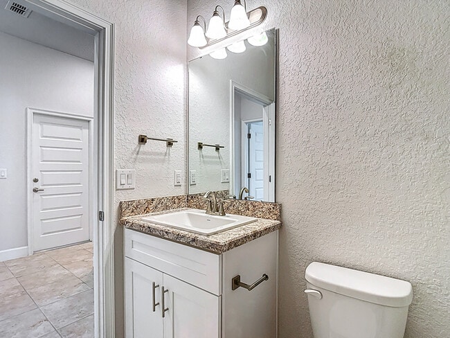 Building Photo - Welcome in to this beautiful Unfurnished -...