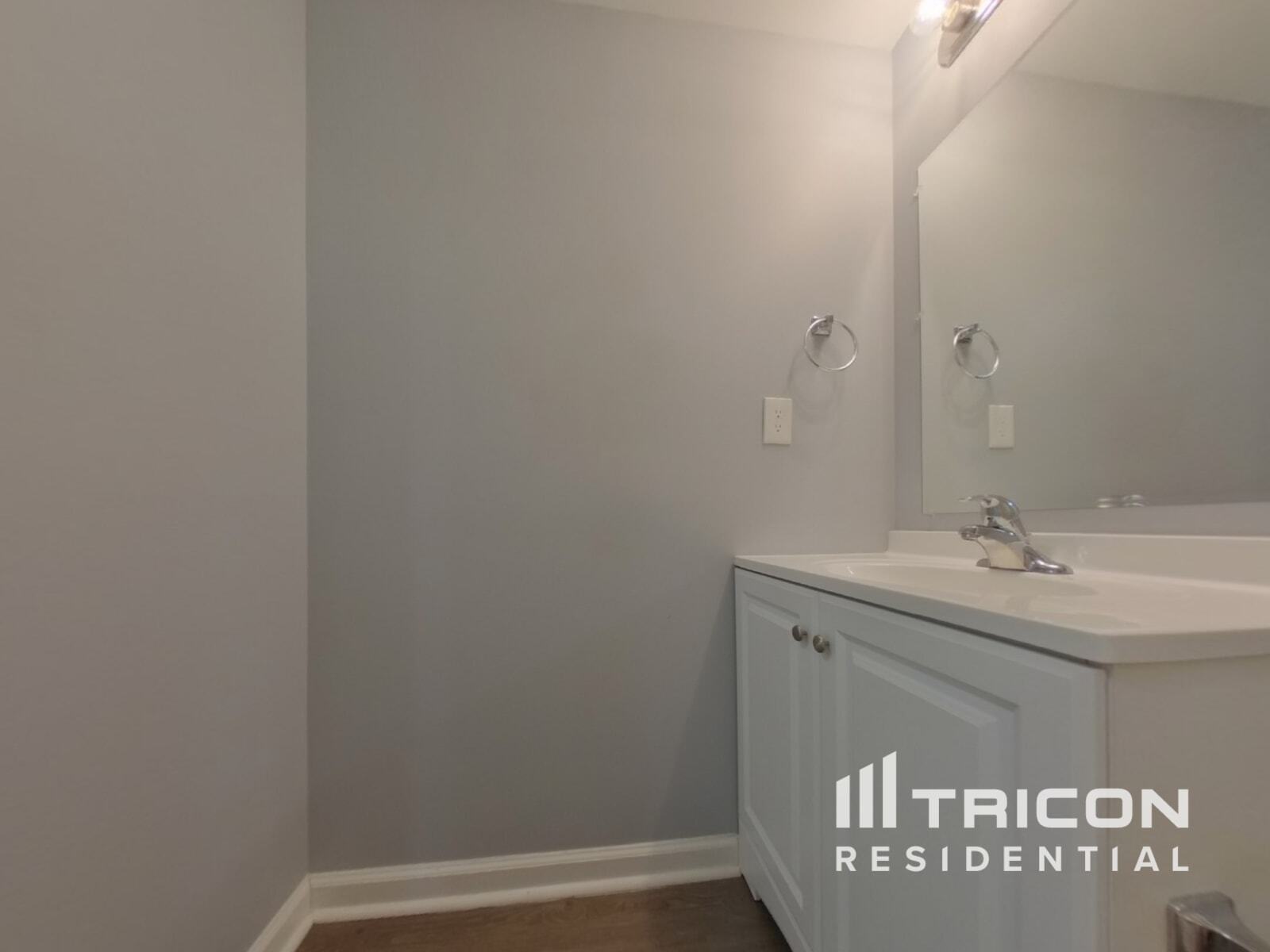 Building Photo - 2445 Hillboro Cir S W