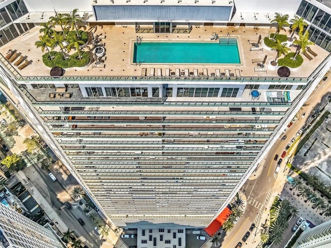 Building Photo - 1300 Brickell Bay Dr