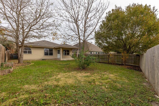 Building Photo - 2476 Medina Dr