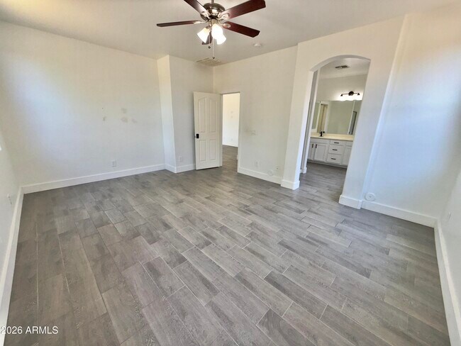 Building Photo - 7116 W Sophie Ln