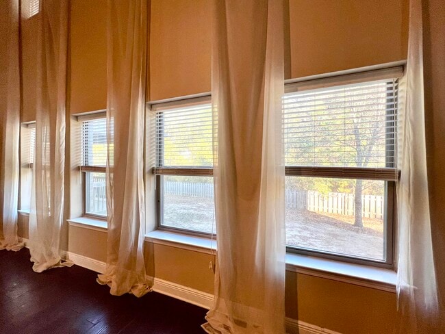 Building Photo - 68 Hemingway Ln