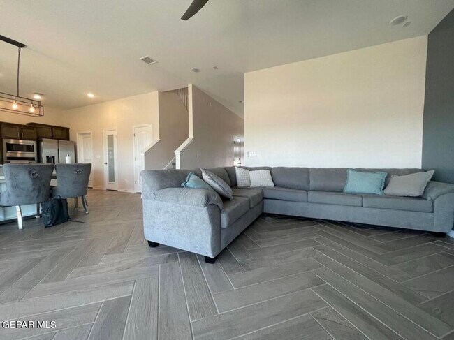 Building Photo - 420 Villa Socorro Pl