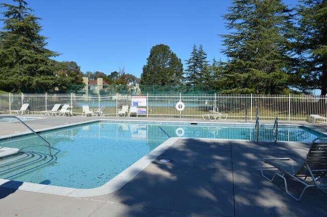 Building Photo - 11 Kilmer Ct