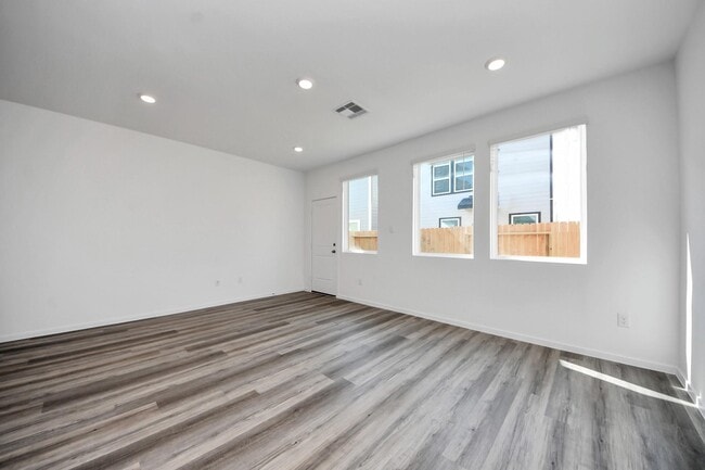 Building Photo - 943 Moon Drop Ln