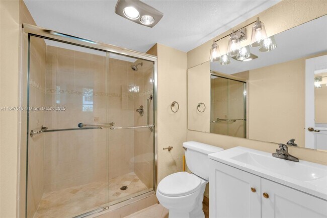 Building Photo - 681 S Hollybrook Dr