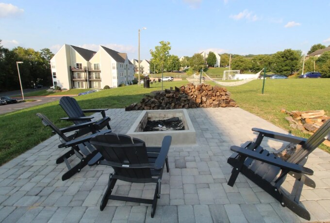 Building Photo - 1390 Hunters Rd