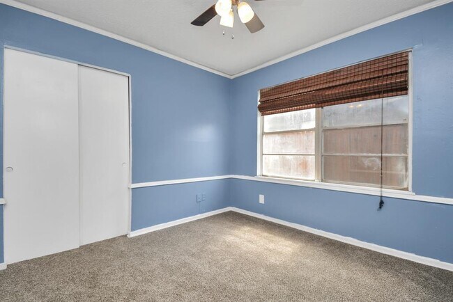 Building Photo - 1404 Briarwood Dr