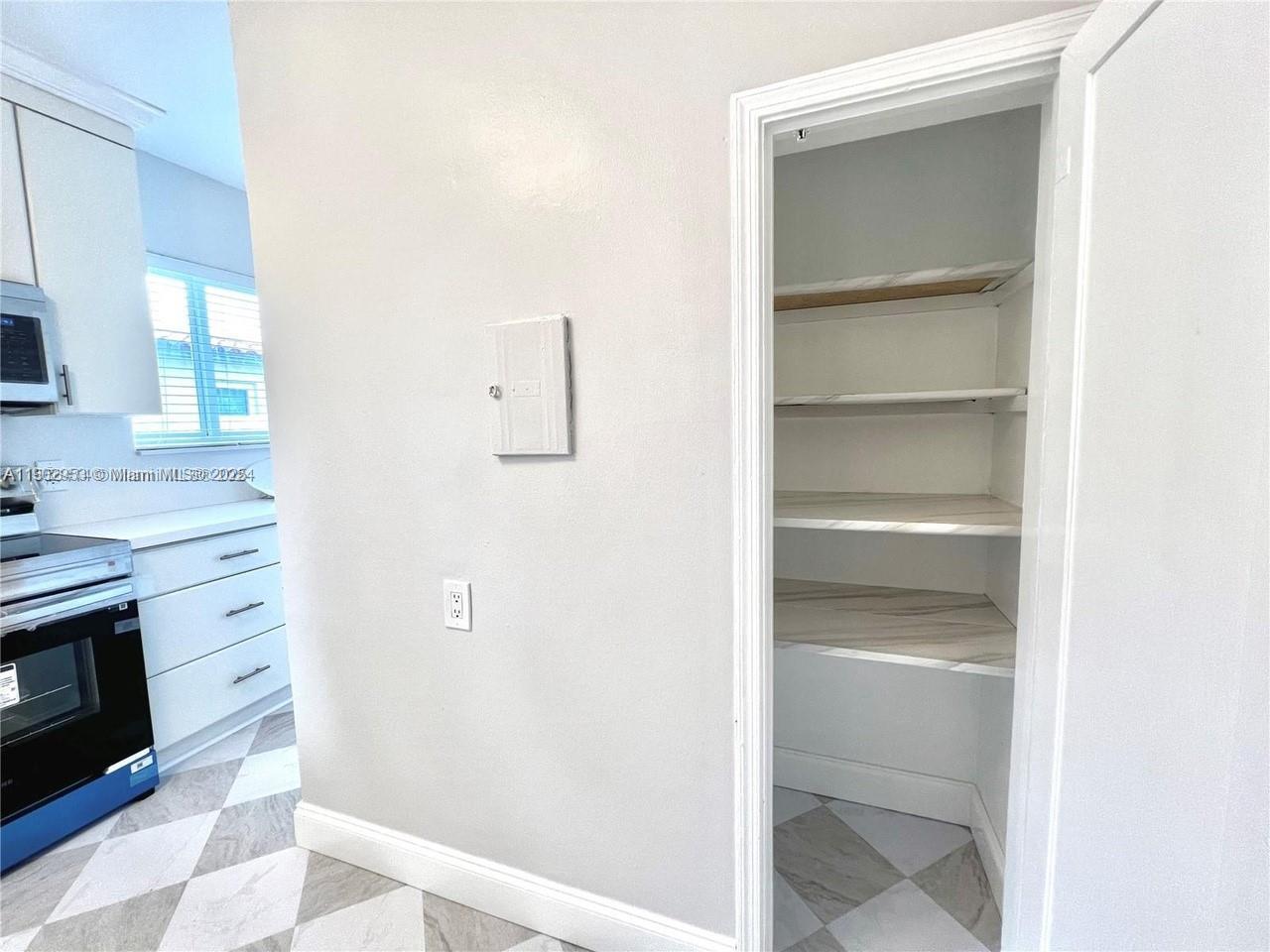 Building Photo - 5924 SW 41st St