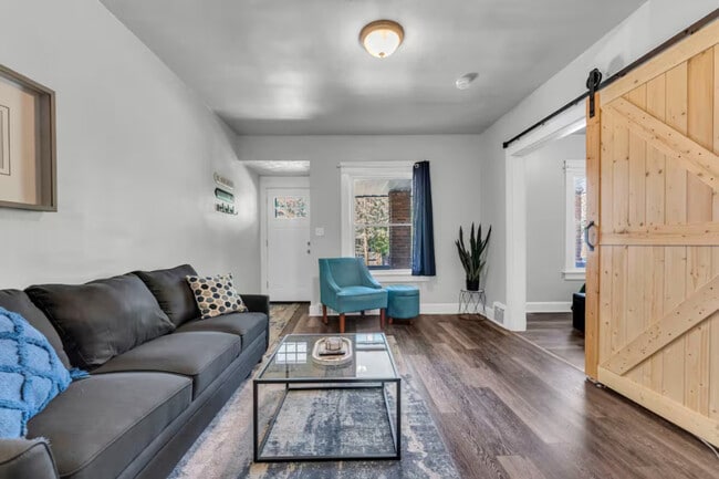 Primary Photo - 1817 Mayview Ave