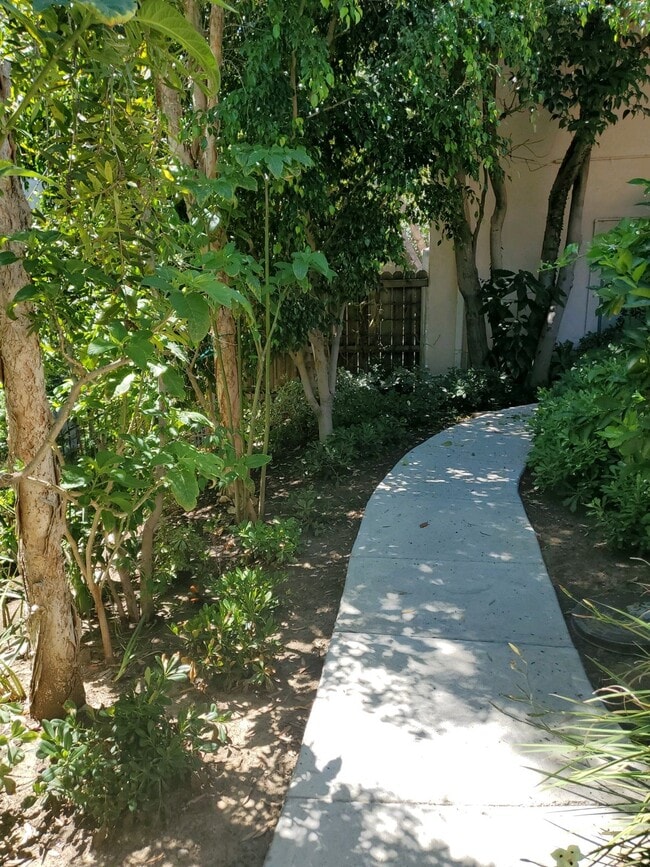 Building Photo - 3326 Floyd Ter Los Angeles, CA 90068